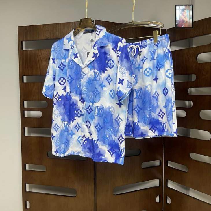 Picture of LV Shirt Pant Suits _SKULVM-3XL12yn42722793